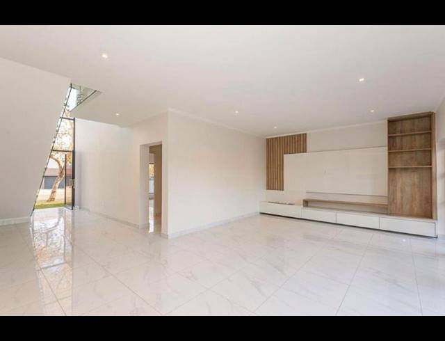 4 BEDROOM HOUSE FOR SALE IN CLEARWATER ESTATE